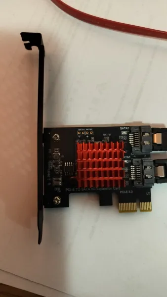 SATA portteja 2 kpl lisää PCIE-3 korttipaikalle