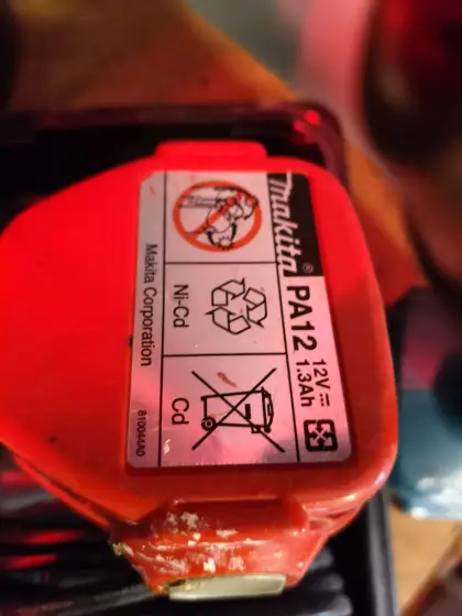 12v akkuväännin 2 kpl akuilla ja laturilla Makita - 3