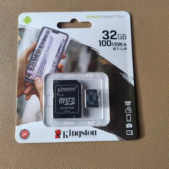Kingston 32GB SD Muistikortti missä mukana Micro Adapteri